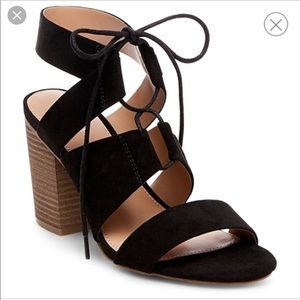 BRAND NEW! Black laced blocked heels